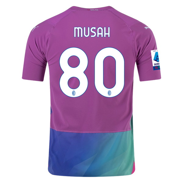 Camiseta de Milan tercera violeta, azul y verde de 2023-2024, Yunus Musah, vista espalda