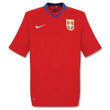 Foto de la camiseta de fútbol oficial de Serbia