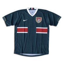 Foto de la camiseta de fútbol oficial de Estados Unidos